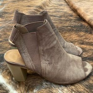 OPEN TOED HEEL